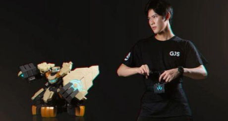 《王者荣耀》首款体感格斗机器人开卖:人机一体